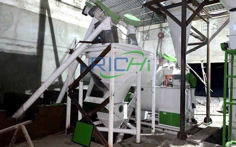 Kenya Complete 5T/H Poultry Feed Mill For Mash Feed Production