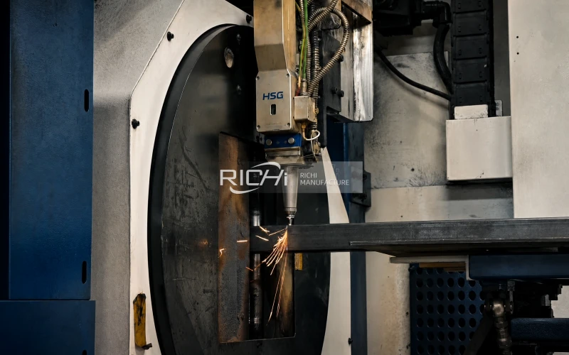 Bangladesh 12 T/H Duck Feed Production Line Moves into Main Equipment Manufacturing