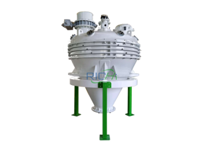 Vacuum spraying machine